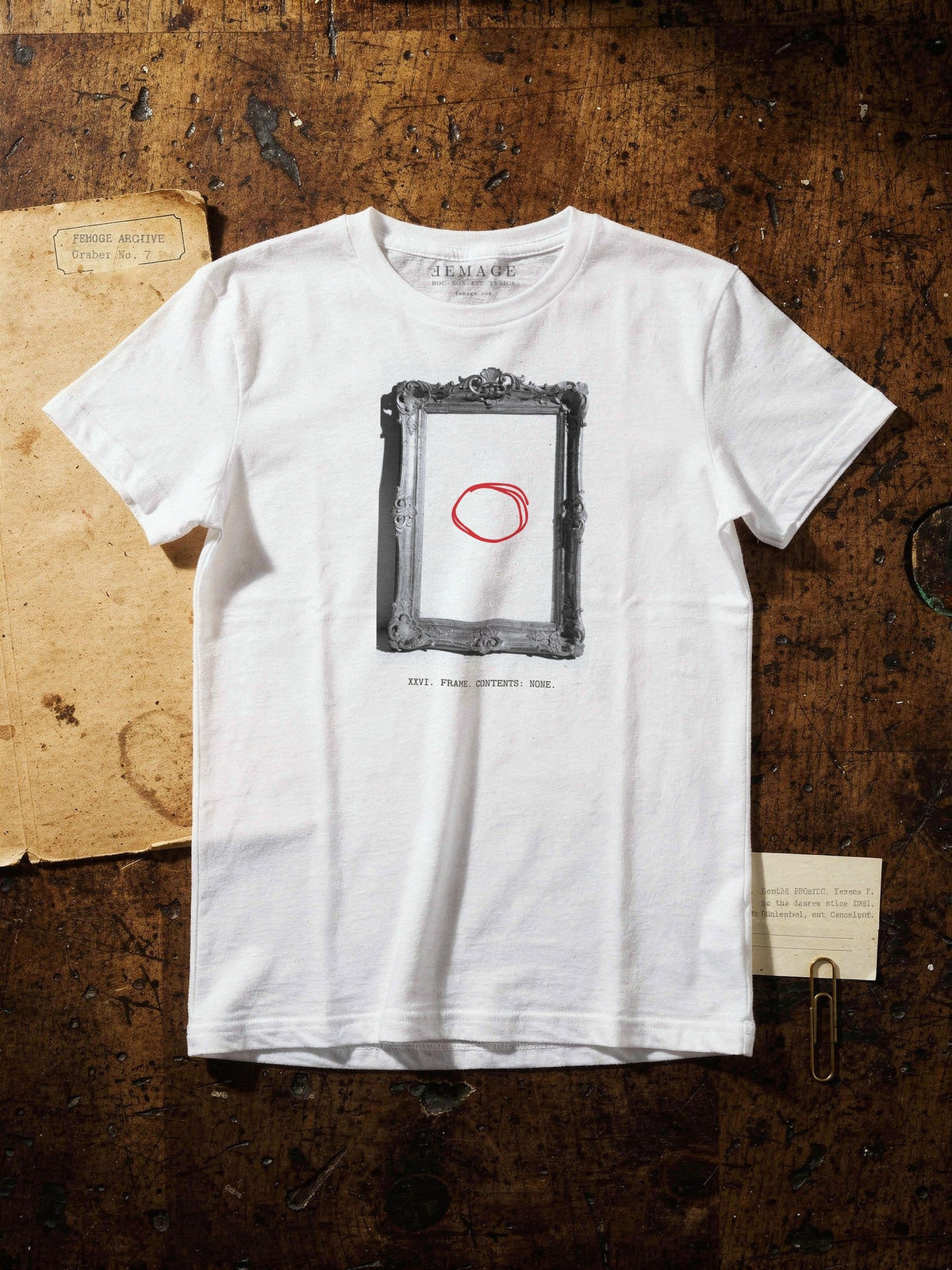 Print XXVI, the empty frame, black and white print on the men's tee